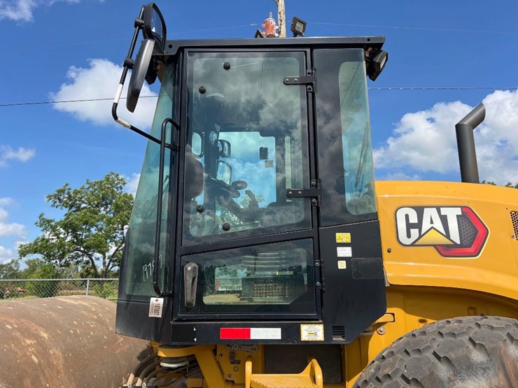 2022-caterpillar-cs54b-image-13