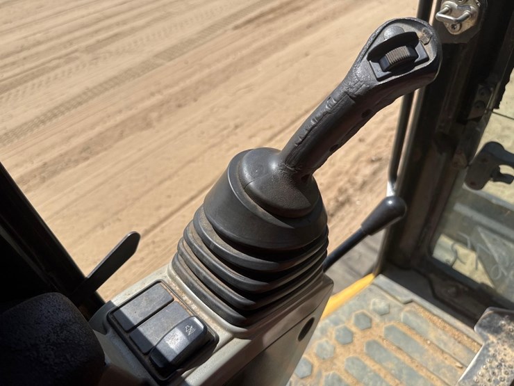 2015-caterpillar-305e2-cr-image-35