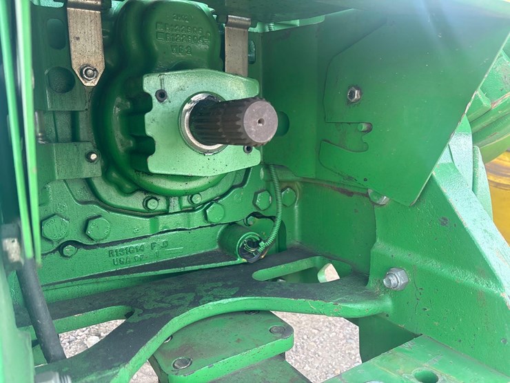 2013-john-deere-8360rt-image-29