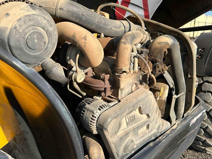 2011-jcb-541-70-image-20