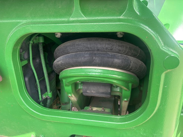 2013-john-deere-8360rt-image-25