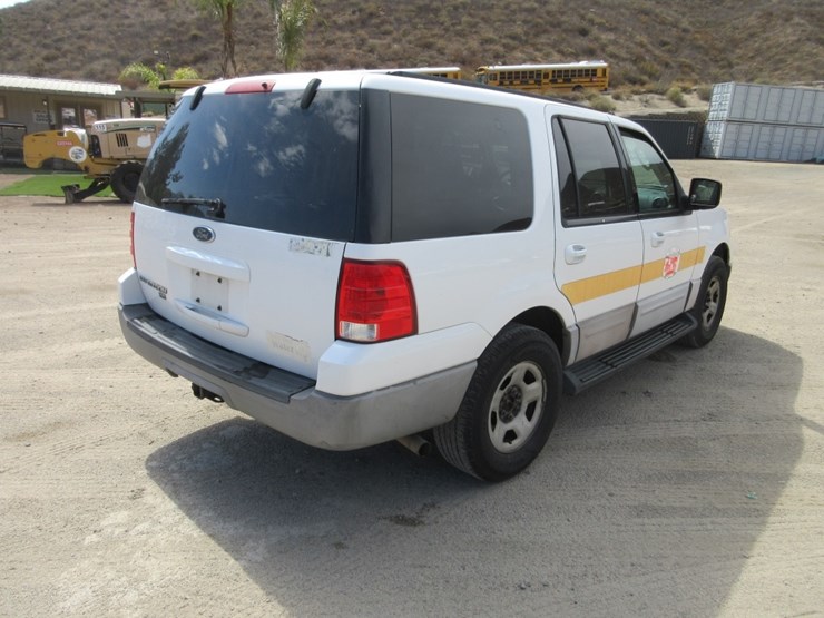 2003-ford-expedition-image-3