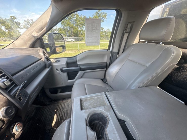 2019-ford-f550-xl-image-38
