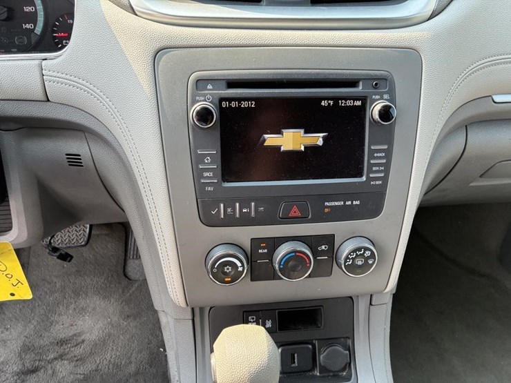 2017-chevrolet-traverse-image-14