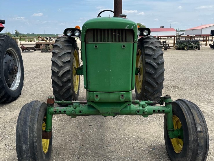 john-deere-3020-image-2