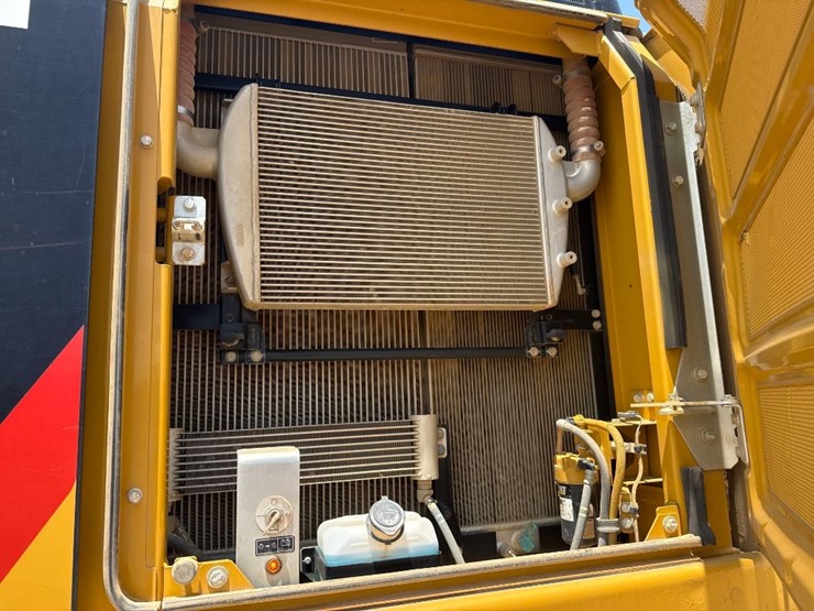 2019-caterpillar-326fl-image-19