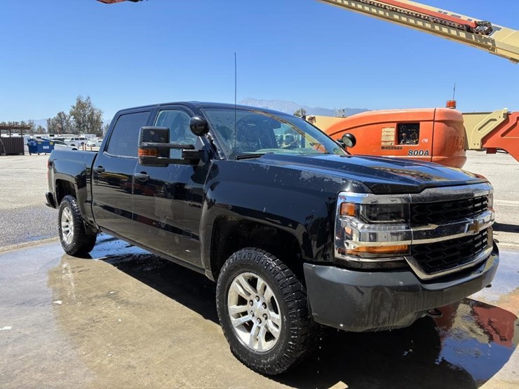 2017-chevrolet-silverado-1500-image-2
