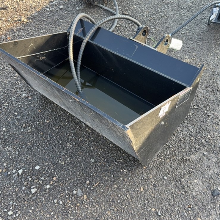 #2010 • GIYI 36" EXCAVATOR HYD TILT SMOOTH BUCKET