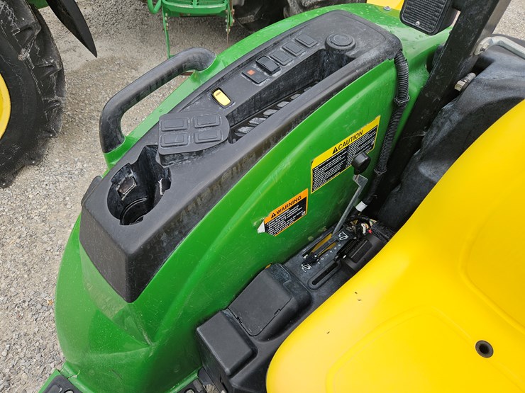 2021-john-deere-4044m-image-7