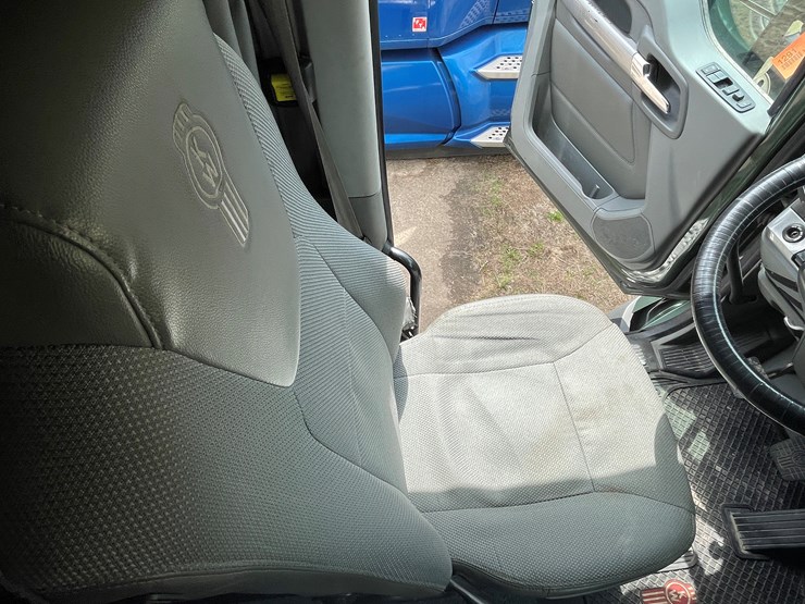 2018-kenworth-t680-image-39