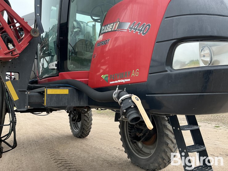 2016-case-ih-patriot-4440-image-13