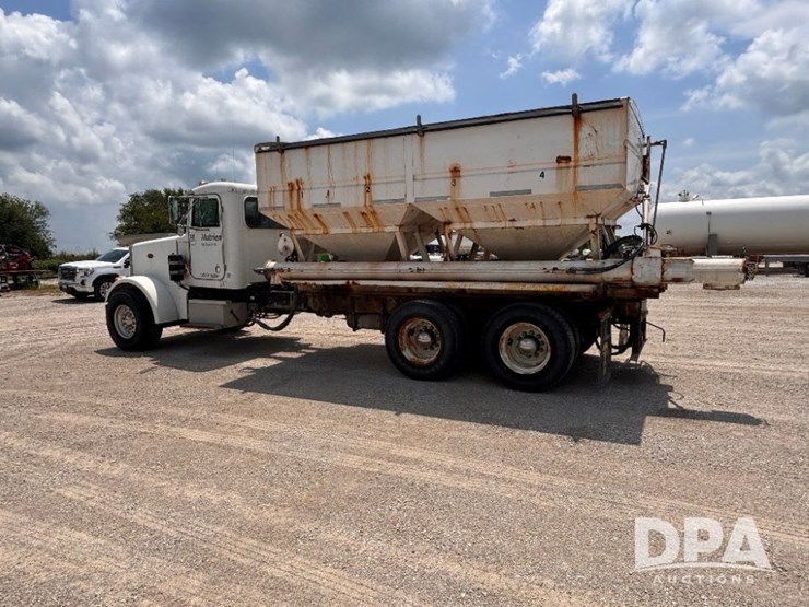 2000-peterbilt-357-image-11