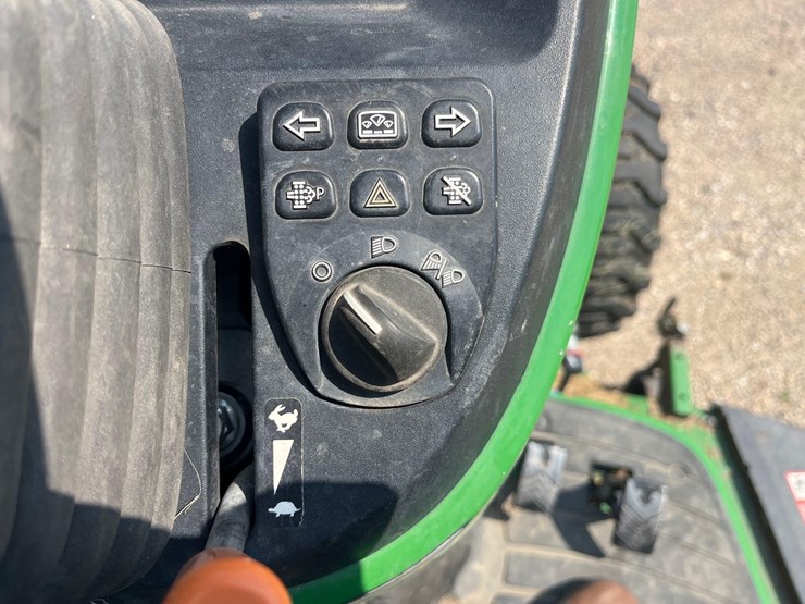 john-deere-3033r-image-10