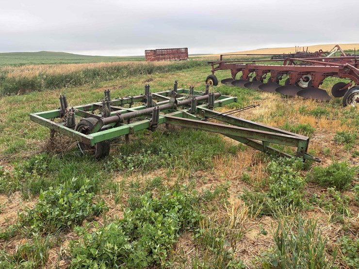 john-deere-100-image-3