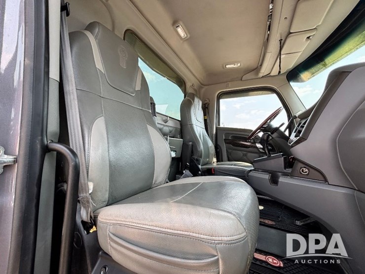 2016-kenworth-t880-image-81
