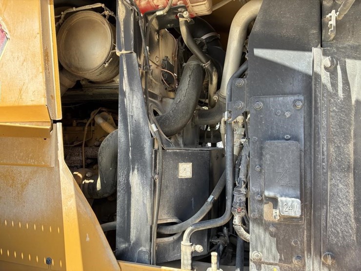 2022-caterpillar-930m-image-10