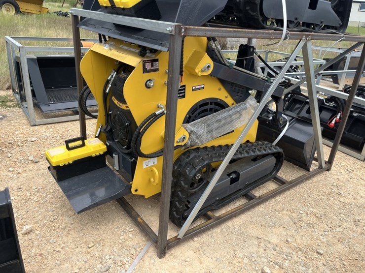 land-hero-mini-skid-steer-image-2