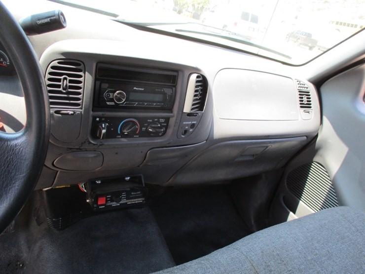 2003-ford-f150-xl-image-8