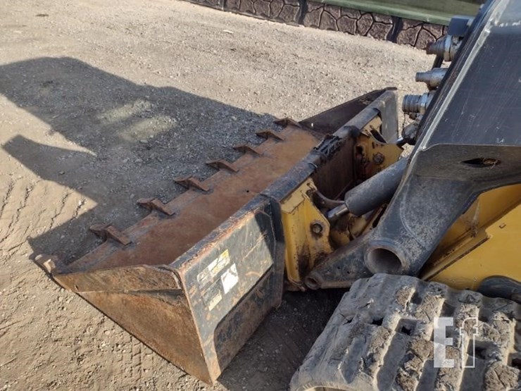 2021-deere-331g-image-18