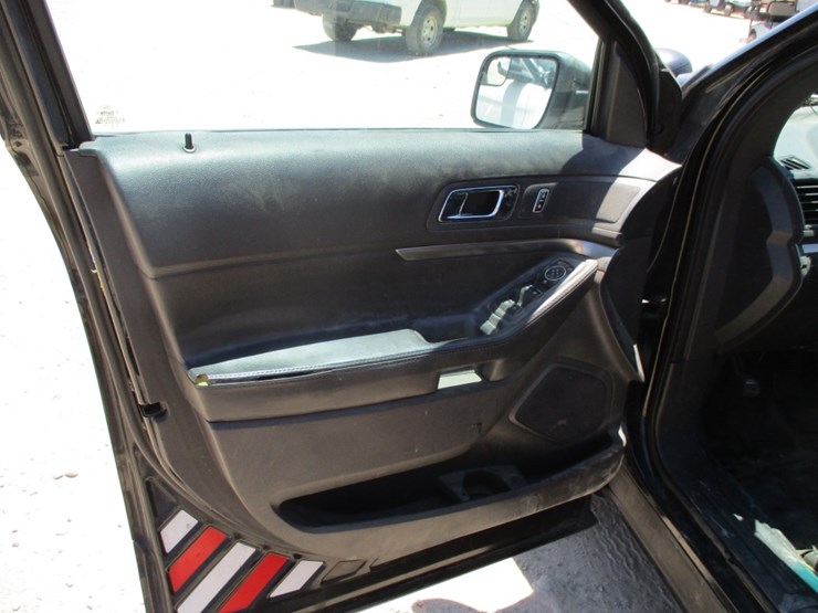 2015-ford-explorer-image-13