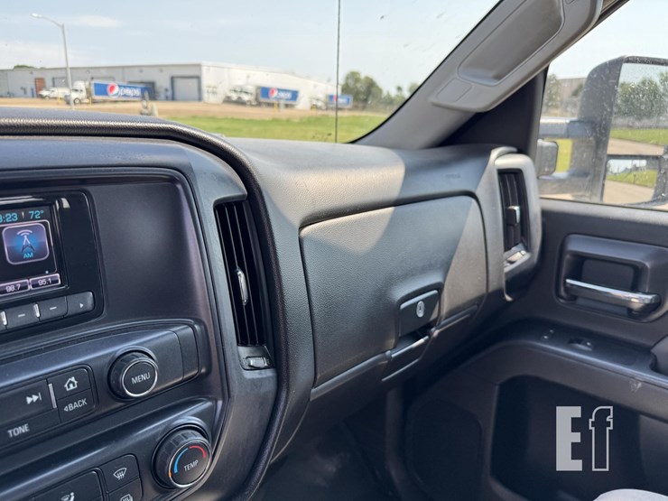2015-chevrolet-3500hd-image-17