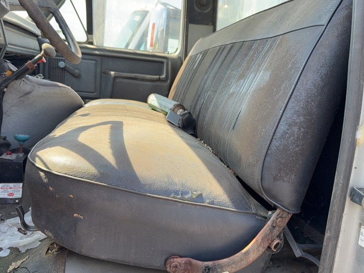 1989-ford-f700-image-13