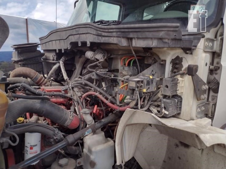 2017-international-durastar-4300-image-22