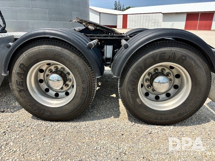 2014-kenworth-w900-image-36