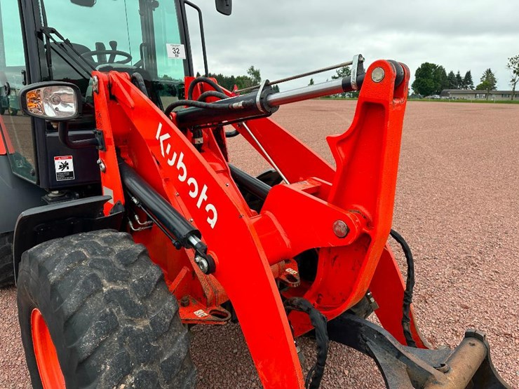2021-kubota-r640-image-28