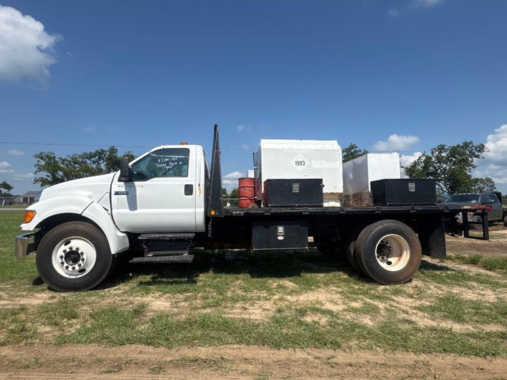 2005-ford-f650-image-1