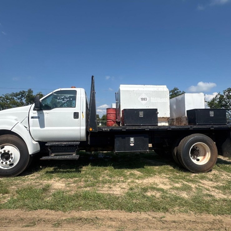 2005 FORD F650