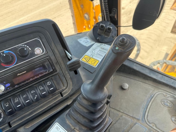 2017-jcb-3cx-image-30