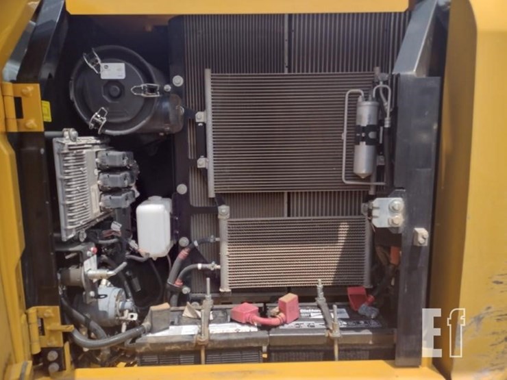 2020-deere-130g-image-39