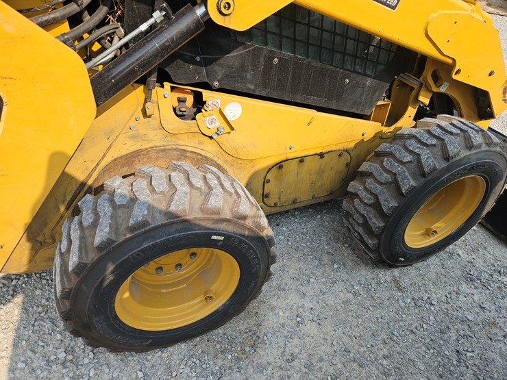 2020-caterpillar-262d3-image-18