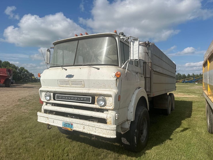 1974-chevrolet-70-image-2