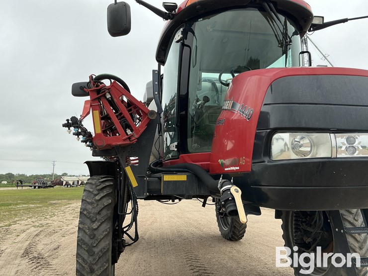 2016-case-ih-patriot-4440-image-11