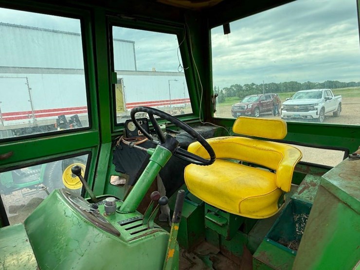 john-deere-4010-image-16