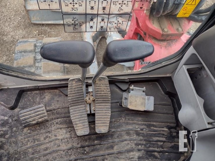 2018-takeuchi-tb260-image-7