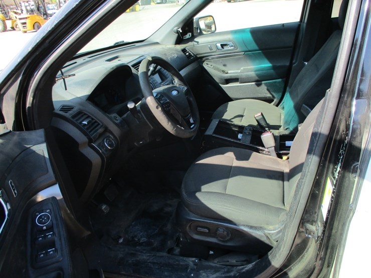 2016-ford-explorer-image-7