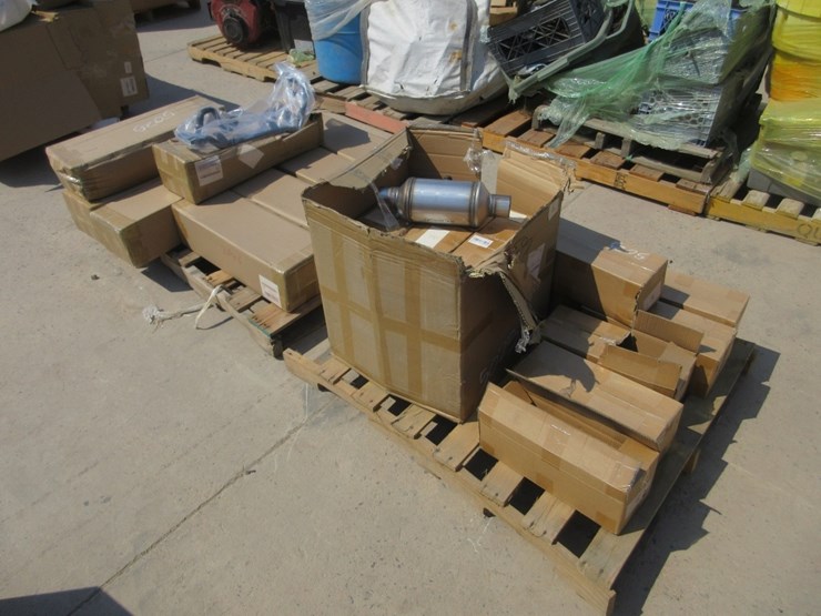 (2)-pallets-of-misc-automotive-parts,-image-2