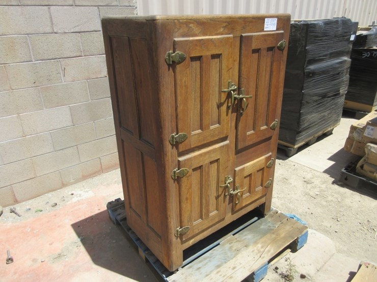 lot-of-3'-x-21"-x-55"-wooden-ice-box-cooler-image-4