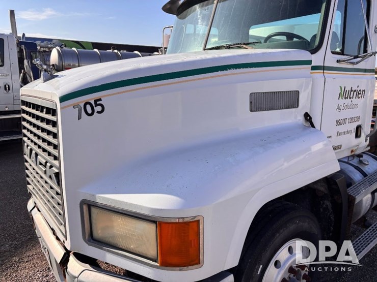 1999-mack-ch613-image-19