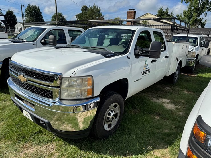 2011-chevrolet-silverado-2500-image-1