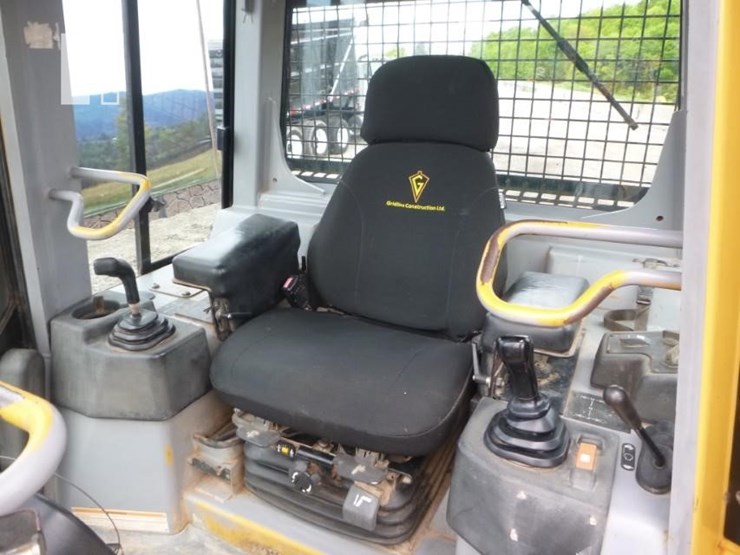 2005-caterpillar-d4g-xl-image-15
