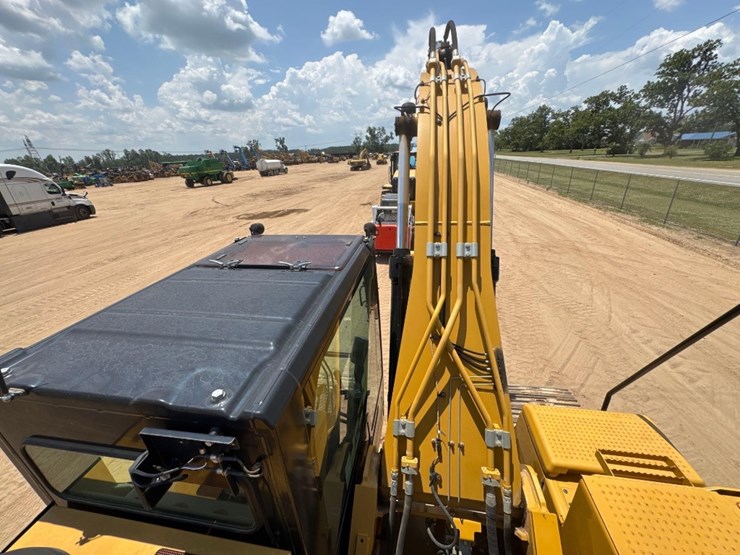 2019-caterpillar-326fl-image-31
