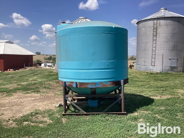 2,300-gal-poly-tank-w/-stand-image-4