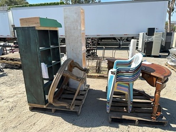 lot#-136-patio-chairs,-tables,shelves-image-4