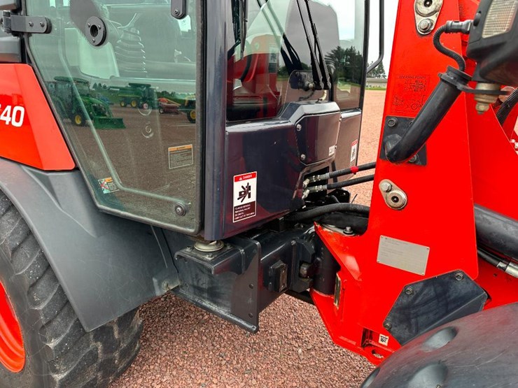 2021-kubota-r640-image-13