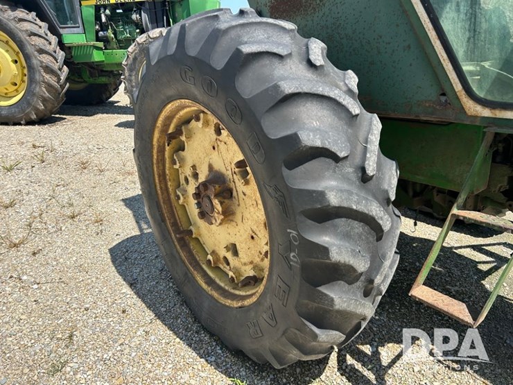 john-deere-3020-image-8