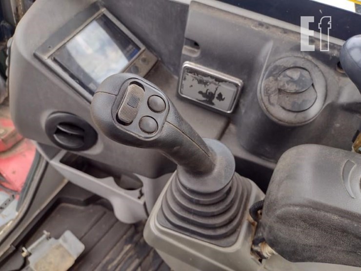 2018-takeuchi-tb260-image-9